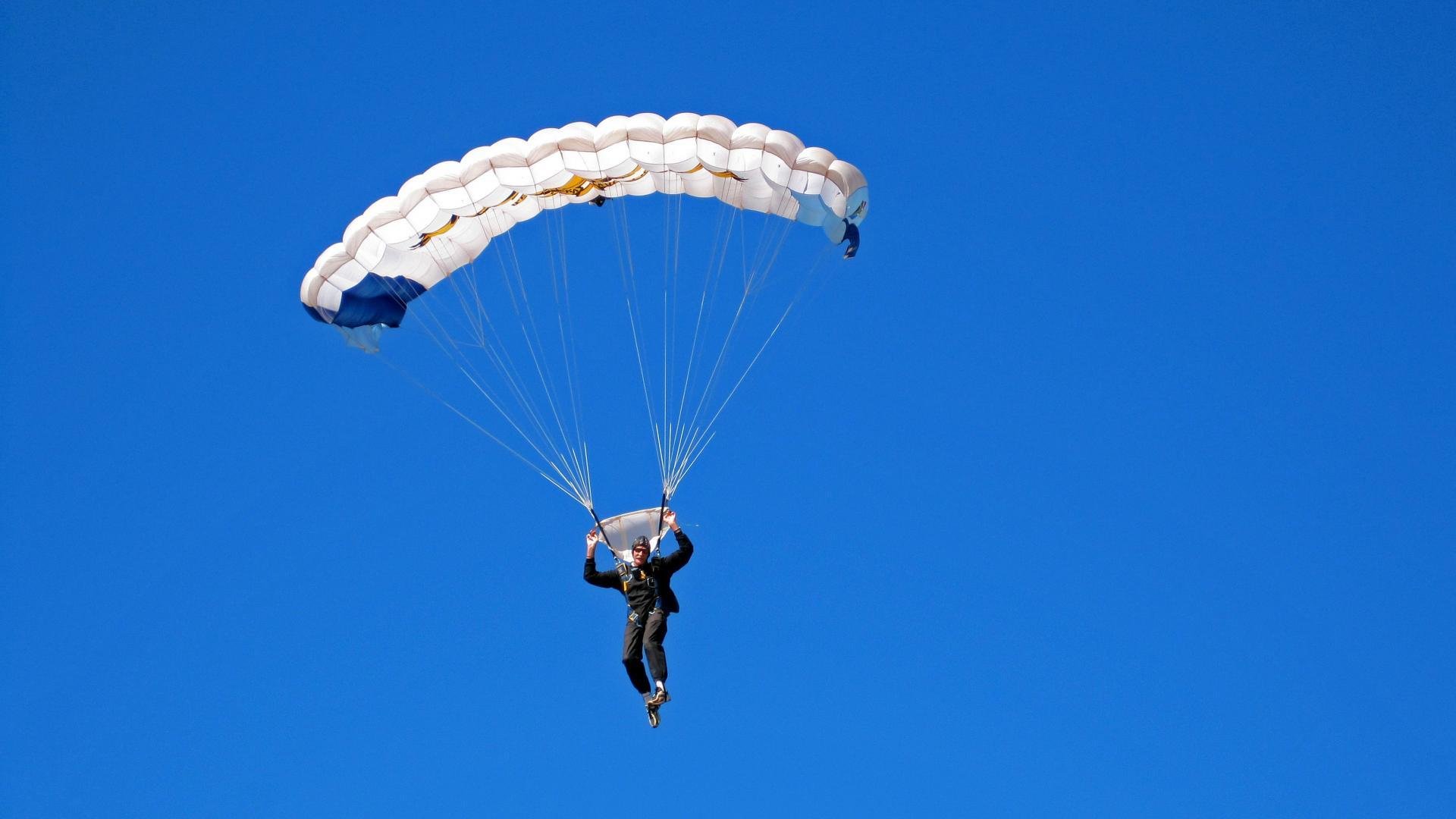 大坂直美在快船比赛中表现优异,爆冷引发热议!观众掌声雷动